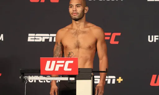 Камачо попал в аварию, Фревола встретится с МакКинни на UFC 263