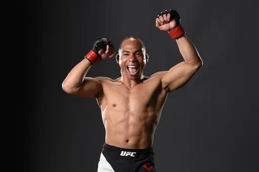 Додсон подписал контракт с XMMA. Его дебют состоится 30 июля