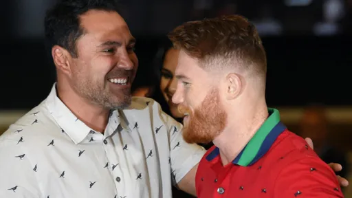 Оскар Де Ла Хойя назвал возможную причину ухода Сауля Альвареса из Golden Boy