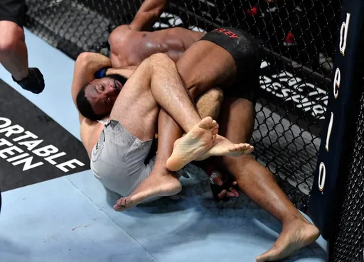Люке не оставил шансов Вудли в со-главном поединке на UFC 260