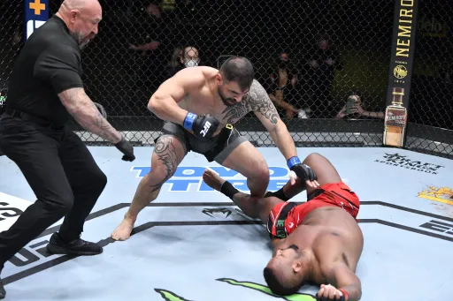 Данхо нокаутировал Йоргана де Кастро на UFC on ABC 2