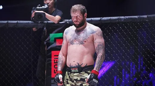 Александр Емельяненко начал спарринги с бойцом Hardcore FC Даудом «Стханским» Кельбихановым
