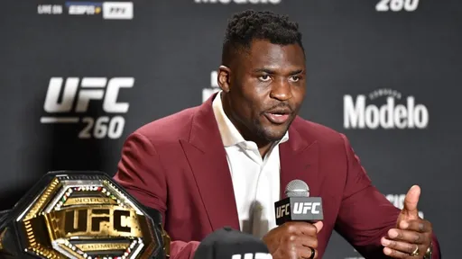 Дана Уайт подтвердил, что UFC планирует ввести временный пояс чемпиона в тяжелом весе