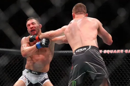 Джастин Гейджи единогласным решением победил Майкла Чендлера на UFC 268