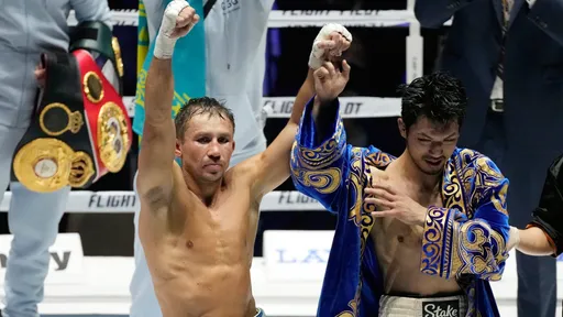 Головкин отдал Мурате завоеванный им чемпионский пояс WBA