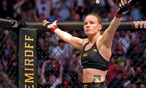 Валентина Шевченко победила Лорен Мерфи техническим нокаутом на UFC 266