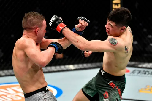 Морено и Кара-Франс проведут бой за временный титул 30 июля на UFC 277