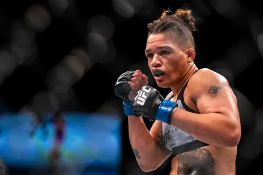 Юбэнкс победила Рид техническим нокаутом на UFC on ESPN 27