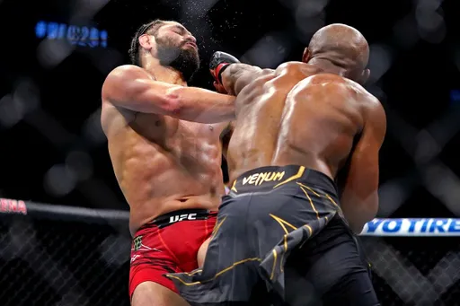 Лучшие нокауты 2021 года в UFC: брутальный финиш Усмана, бэкфист Прохазки, вертушка Физиева и многое другое