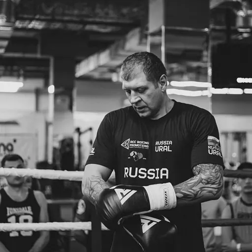 Александр Емельяненко: начинаешь с вина, а потом переходишь на более крепкие спиртные напитки – виски, водка