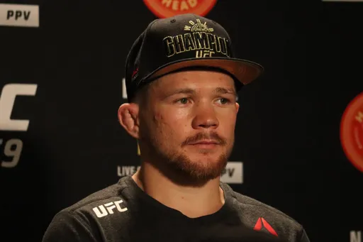 Ян призвал руководство UFC лишить Стерлинга чемпионского титула