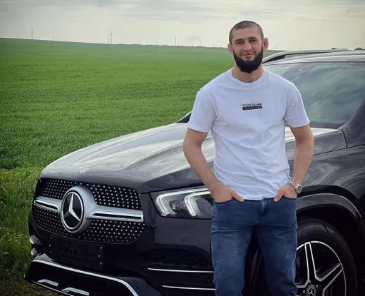 Боец UFC Хамзат Чимаев попал в аварию