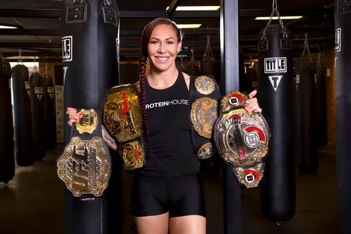 Бывшая гандболистка, добившаяся уникального достижения в MMA. Биография Крис Сайборг