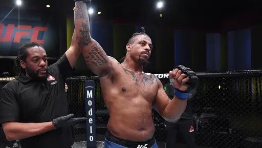 Тяжеловес Грег Харди уволен из промоушена UFC