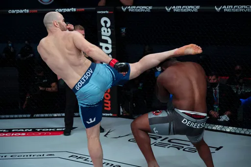 Гольцов нокаутировал ДеРиза на турнире PFL 3