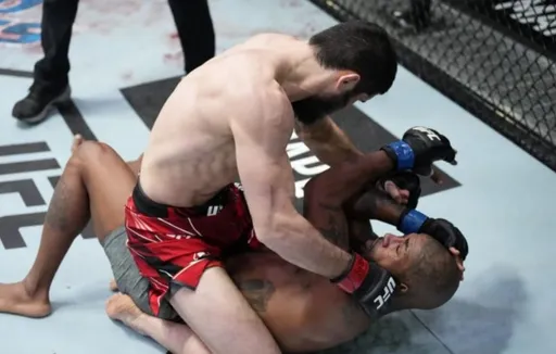 Кормье: Махачев готов стать чемпионом UFC