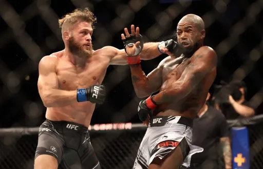 Рафаэль Физиев победил Бобби Грина на UFC 265