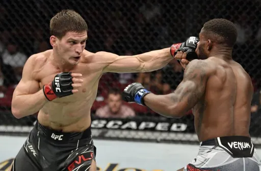 Евлоев выбыл с боя против Топурии на UFC 270