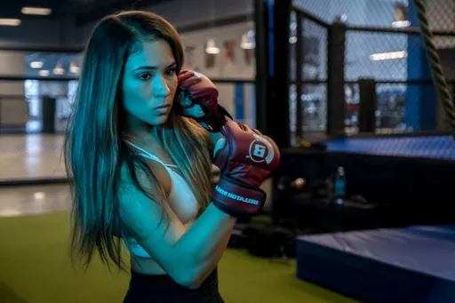 Секс-символ Bellator Валери Луреда выложила откровенные снимки в купальнике