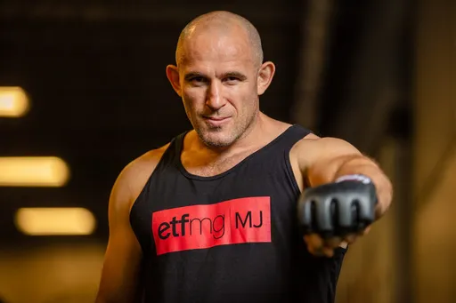 Рекордсмен UFC и король удушающих приемов возвращается в октагон. Топ-15 фактов об Алексее Олейнике