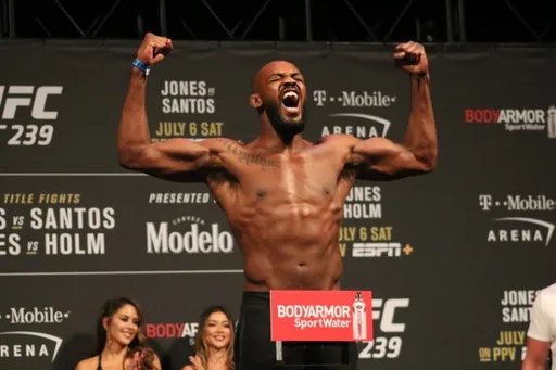 Джонс поблагодарил Чимаева, назвавшего его бесспорным лидером P4P UFC