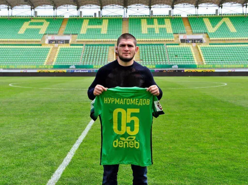 Экс-чемпион UFC Хабиб Нурмагомедов подписал контракт с футбольным клубом «Легион Динамо»