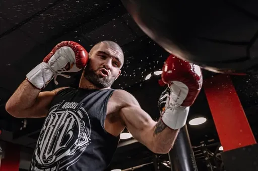 Магомед Курбанов обошел Тима Цзю в рейтинге Boxrec