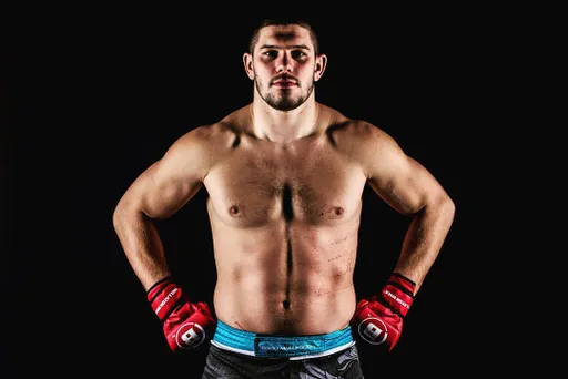Российский боец Bellator Молдавский продлил контракт с промоушеном