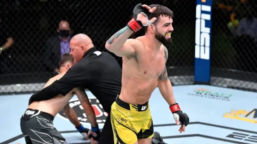 Сильва и Эспарза получили награды за выступления вечера турнира UFC Fight Night 188