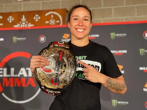 Чемпионка Bellator Веласкес провела бой со сломанной рукой