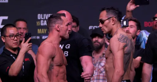 Чендлер нокаутировал Фергюсона во втором раунде на UFC 274