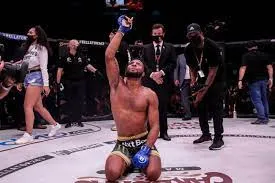 Эй Джей Макки – о своей карьере: я – Флойд Мейвезер от мира MMA