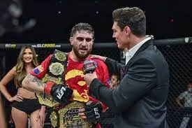 Двойной чемпион LFA подписал контракт с PFL