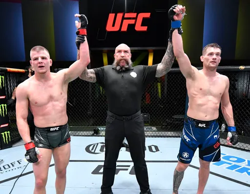 Бой Гранта Доусона и Рика Гленна завершился ничьей на UFC Fight Night 196