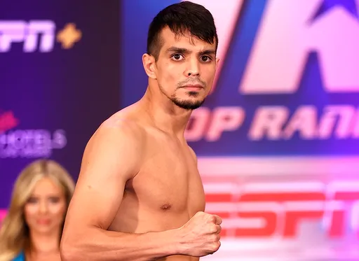 Зепеда победил Ланди решением судей и завоевал титул WBC Silver