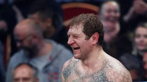Александр Емельяненко ответил Дацику, который предложил ему 5 миллионов рублей за бой