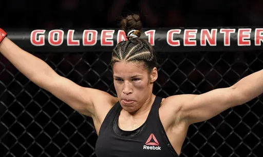 Пенья предложила провести бой за временный титул UFC в легчайшем весе
