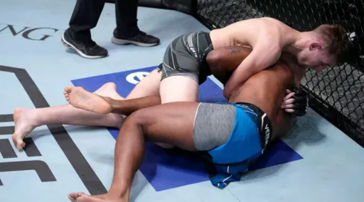 Кайл Докас удушающим приемом победил Джейми Пикетта на UFC Vegas 48