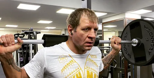 Александр Емельяненко опубликовал видео с тренировки