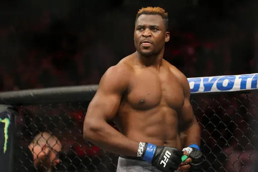 UFC проигнорировали желание Нганну провести бой с Льюисом