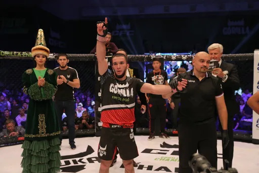 Ренат Хавалов успешно защитил титул чемпиона EFC в легчайшем весе