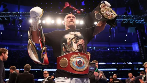 Усик намерен привезти чемпионские пояса в Крым