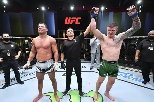 Даниэль Кормье считает, что Паулу Косту засудили на UFC Fight Night 196