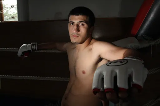 Боец UFC Эмеев: болтовня Макгрегора помешала ему