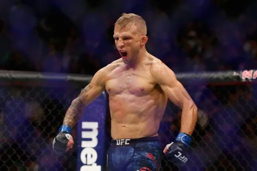 В UFC официально объявили бой Диллашоу и Сэндхагена