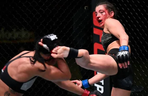 Монтана де ла Роса выбыла из боя с Мэйси Барбер на UFC 269