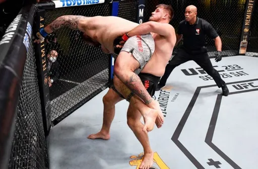 Александр Романов выбыл из боя с Илиром Латифи на UFC Fight Night 201