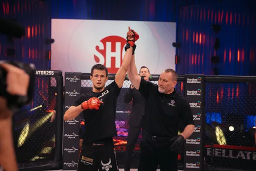 Усман Нурмагомедов одержал победу в дебютном поединке в Bellator