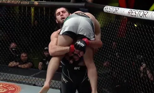 Махачев рассказал о переговорах с Фергюсоном по поводу боя на UFC 267