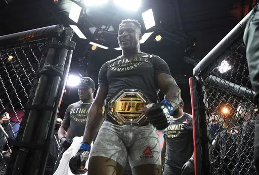 Нганну объяснил, почему не спешит продлевать контракт с UFC